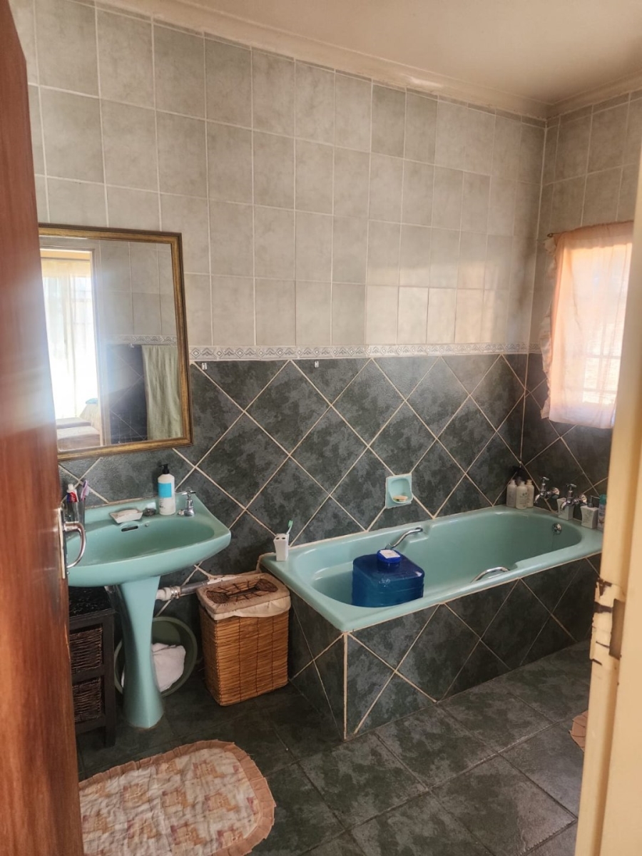 5 Bedroom Property for Sale in Meiringspark North West